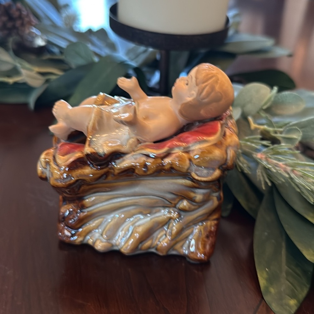 Baby Jesus nativity figurine Manger Porcelin 3x3.5” Painted - Picture 3 of 6